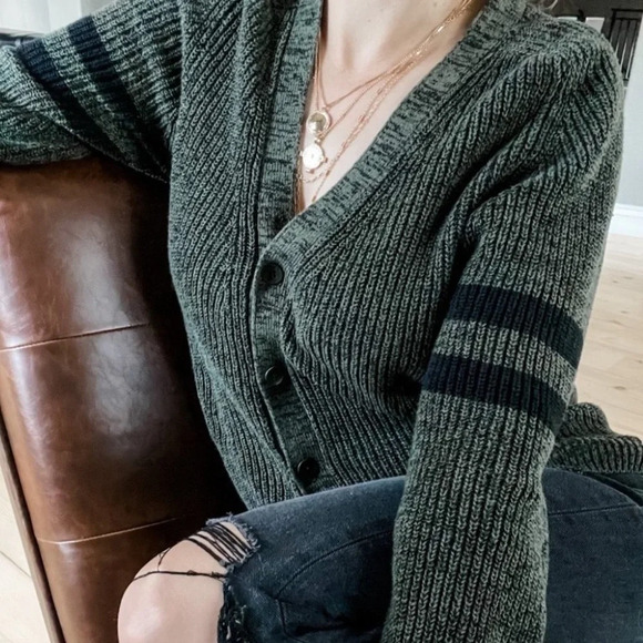 Express layered gold coin necklace - Picture 6 of 14